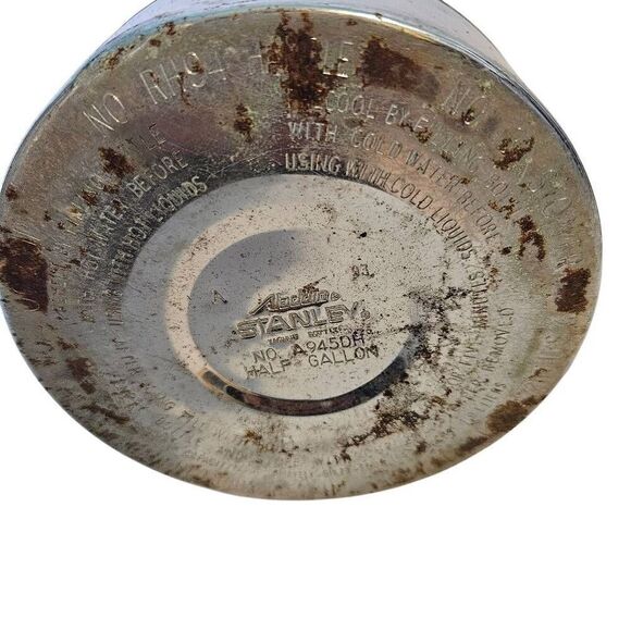 Vintage Stanley thermos,  green half gallon. - Picture 8 of 8